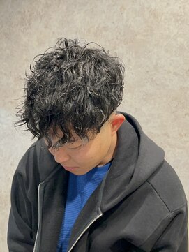 キタセンジュバーバー バイ ティーズ(KITASENJU BARBER by T's) スペインカール スパイラルパーマ