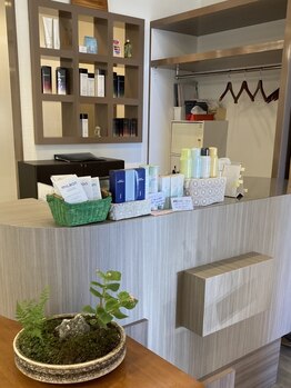 ヘアー リッツ 乙川店(Hair Ritz)の写真/経験豊富なスタイリストが、マンツーマンで担当★一人一人に寄り添った施術であなたの魅力を引き出します♪