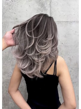 ヌエン 渋谷(NU/EN) 外国人風バレイヤージュ×海外レイヤーカットバタフライレイヤー