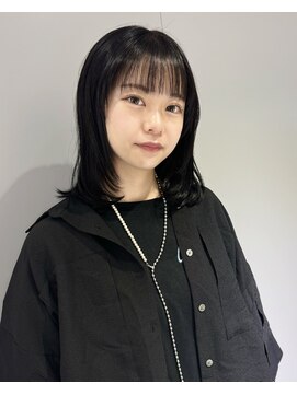 バイエイト(X８) ミディアムレングス　暗髪　カシスピンク