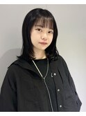 ミディアムレングス 暗髪 カシスピンク