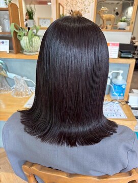 メルク ユニ(merc.uni) 暗髪ストレート/縮毛矯正/ロングヘア/艶髪/髪質改善