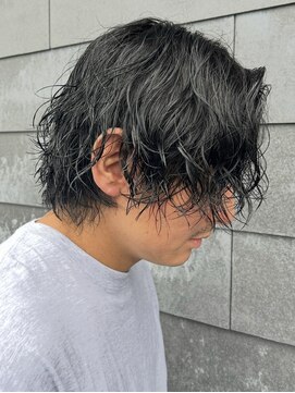 ヒュイル バイ ニアウ(Hwyl by Niau) MEN’S HAIR/波巻きツイストスパイラル/リバースセンターパート
