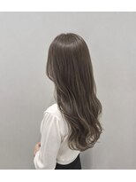 コカ(CoKa) 透け感グレージュ×ゆるウェーブロング
