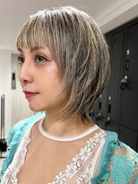 ニュアージュ 表参道 南青山(Nuage’)&nbsp;レイヤーショートウルフボブ白髪ぼかしハイライトケアブリーチ
