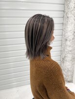 ココ 本八幡(KOKO)&nbsp;黒髪クラゲヘアーオリーブグレー小顔ココアベージュミディアム