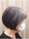 ふんわりショートボブ/グレイヘアデザイン