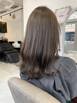 アルト(ALTO) 20代30代40代大人可愛い透明グレージュ外ハネロング