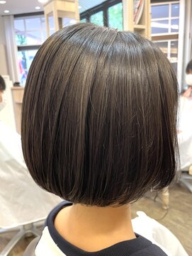 アルターリール(aL ter Rire) 前下がりレイヤーボブ/中村郁未