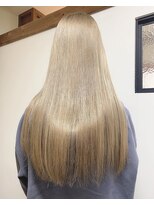 ガルボ ヘアー(garbo hair)&nbsp;ハイトーン 10代 20代 ホワイトベージュ ブリーチ ダブルカラー