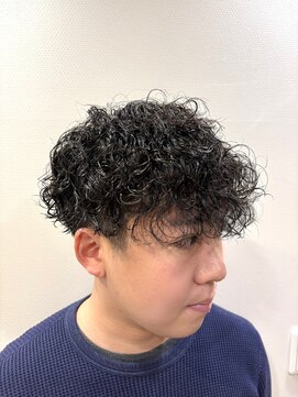 銀座マツナガ 神田店 プードルパーマ強めカール前髪ありツーブロ刈り上げ