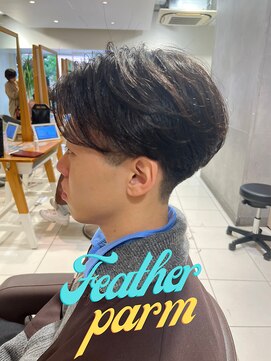 アース 武蔵境店(HAIR & MAKE EARTH) 自然な動きのセンターパートは柔らかく見せるフェザーパーマが◎