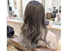 バレイヤージュ、ハイライト、インナーカラーもお任せ下さい。