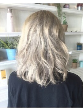 エイミー(Aimee) Aimee プラチナホワイトグレージュ