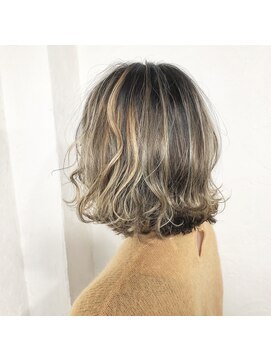 アンフィドットドゥルドゥ(AnFye.dueldo) 【AnFye.dueldo ゆるまきボブ × ハーフハイライト】