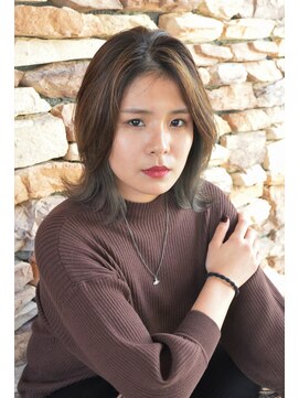 エレナ(Helena) ミディアムウルフ☆バレイヤージュカラー