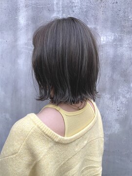 ルアン(Luann) 白髪ぼかしカラー  ×  外ハネボブ