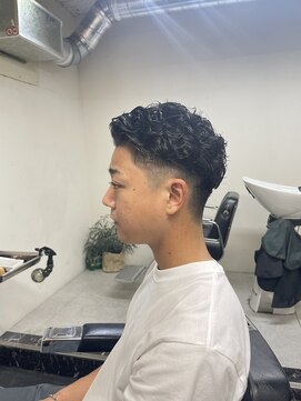 メリケンバーバーショップ フクオカ(MERICAN BARBERSHOP FUK) フェードカットショートスパイラルパーマ