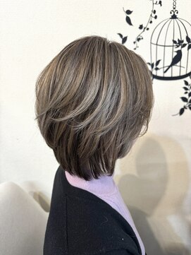 フラワー ナガハマ(Flower Nagahama) 白髪ぼかしハイライト×ボブレイヤー