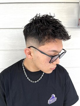 スタンドバーバー 柏(STAND BARBER) ダークアッシュ/アッシュブラック/カルマパーマ/ベリーショート