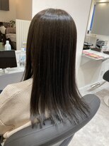 リラ(Rira)&nbsp;サラサラストレート×オリーブブラウン