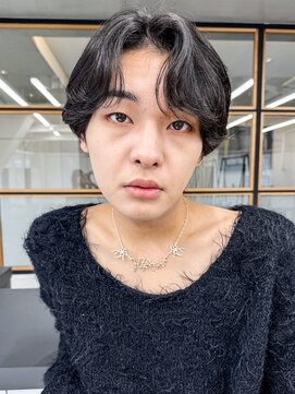 エル 渋谷(L) 春カラー◆黒髪ショートフェザーパーマ/センターパート