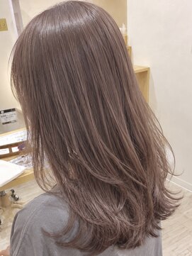 イソラブル(ISOLA-blu) 透明感たっぷりラベンダーグレージュ大人レイヤーミディ