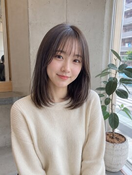 ラナ(LaNA) 透け前髪と内巻きでまとまるブラウンミディ