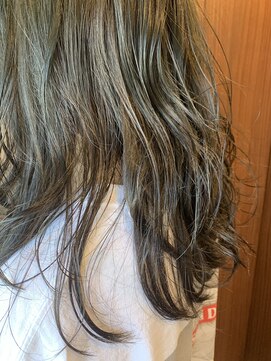 リラ バイ クオーレ(LIRA by CUORE) 透明感グレージュ