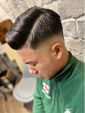 ミリオンバックス 上野(Million Bucks) フェード/サイドパート[メンズ/シェービング/床屋/上野]