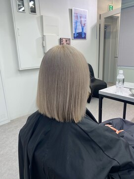 ペレ 渋谷(PELE) イメチェン/ホワイトブロンド/外ハネボブ/美髪/渋谷