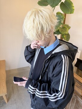 シェルハ(SHELHA) ブロンドヘア/抜きっぱなし/刈り上げマッシュ