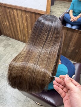 美容室 アーク 至高の髪質改善トリートメントで、極上の艶髪へ