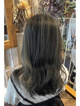 カリラ(CAOLILA) 大人ハイライトカラー/顔周りカット/レイヤーカット