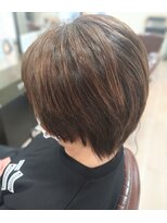 ビーズ ノイ(BEE´Z ＮＥＵ)&nbsp;刈り上げセンターパートショートスタイル10.4