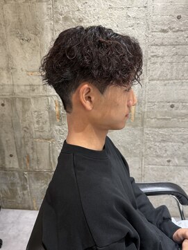 ニアウ 太田店(Niau) メンズナチュラル刈り上げセンターパートソフトツイストパーマ