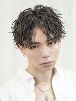 ベーア(Bar) ツイストスパイラルパーマ波巻きセンターパート刈り上げショート
