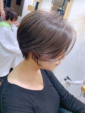 アヴァロン(AVALON) 【ゆったり立体感】前髪長め丸みショートボブ×ハイライトカラー