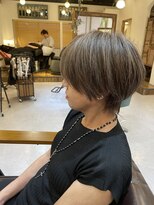 チリンバイロストシティー(Chillin by LOSTCITY)&nbsp;ショートボブ白髪ぼかしハイライト髪質改善