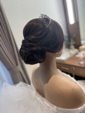 コマリ(comari) キレイめシニヨン