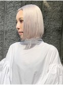 春のトレンド！外国人風プラチナホワイトと切りっぱなしボブ