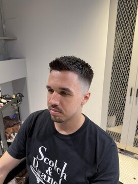 フランクスバーバーザスタンド(Frank’s barber the stand) スペインカール×スパイキーショート×フェザーパーマ飯田橋F