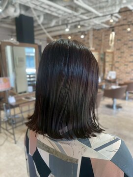 スペックホルダー(Spec Holder) ツヤ外ハネミディ