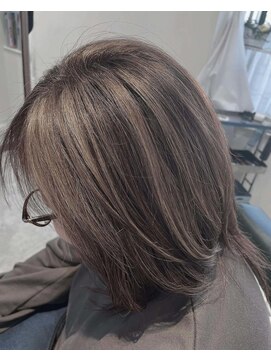 カシータ フロル 尾張旭店(Casita flor) 白髪ぼかしハイライト