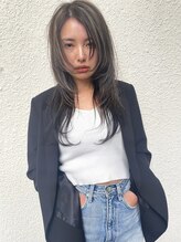 骨格に合わせた理論的なアプローチ。トレンド感と扱いやすさを両立する「レイヤーカット」