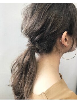 レイラバイアフロート 吉祥寺(Lila by afloat) 【afloat/小笠原剛】ミルクティーカラーのローポニーアレンジ