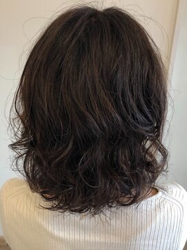 ラナ(Lana) フェミニンパーマスタイル