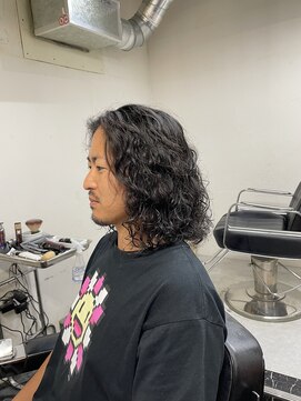 メリケンバーバーショップ フクオカ(MERICAN BARBERSHOP FUK) スパイラルパーマサーフスタイル