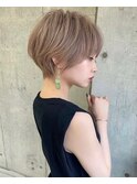 10代20代丸み低め前下がり束感ハイトーンショートボブ