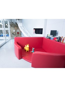 毎日忙しいママに嬉しい◎キッズスペースありでお子様も一緒に可愛くなれる！親子で一緒にお洒落に変身♪